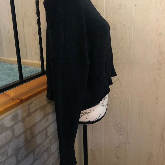 Express long sleeve black cropped sweater size XS - Picture 3 of 16